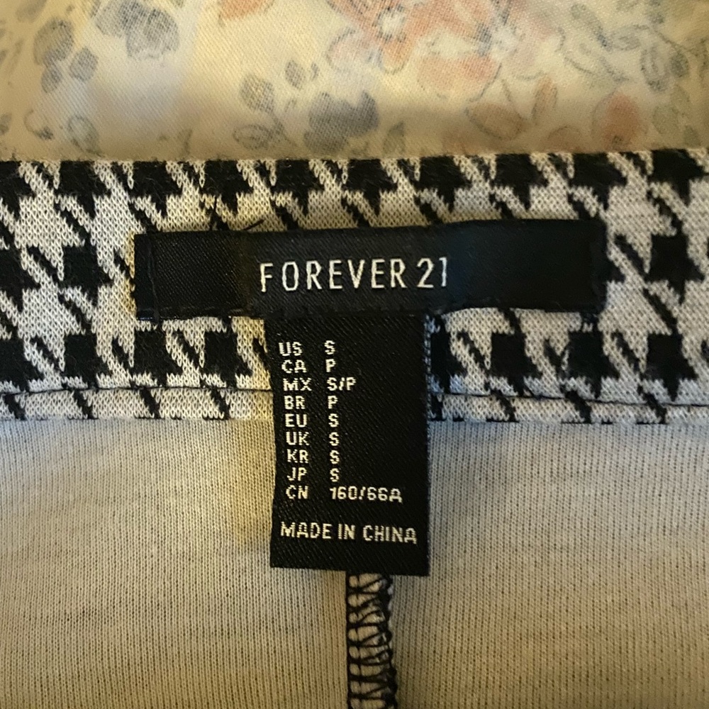 Forever 21 houndstooth zip up mini skirt